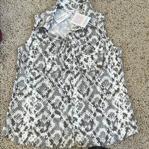 LuLaRoe Black and White Snake Skin Print Sleeveless M (8-10) Collar Blouse